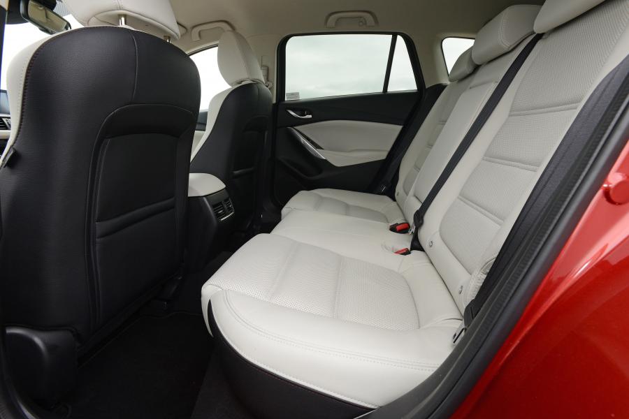 Интерьер Mazda6 Wagon 2015 года  (UK) (фото 5 из 39)